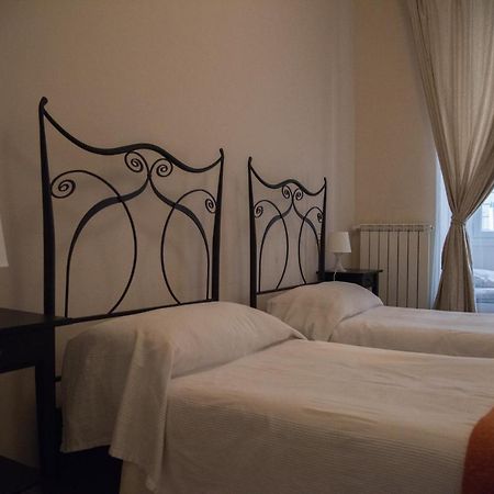 Beautiful And Spacious Apartment Next To Termini 10 Minutes From Coliseum Kültér fotó